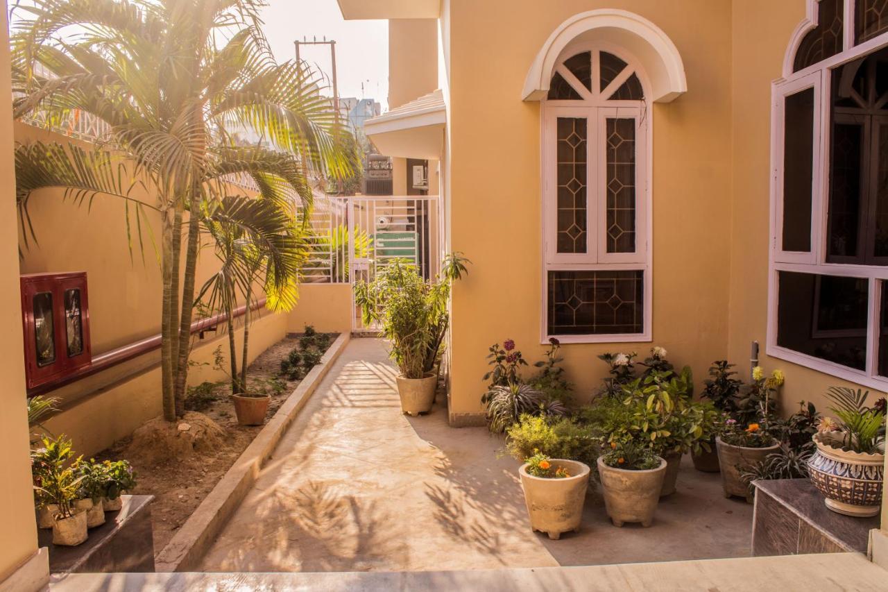 Hotel Lav Kush International Varanasi Exterior photo