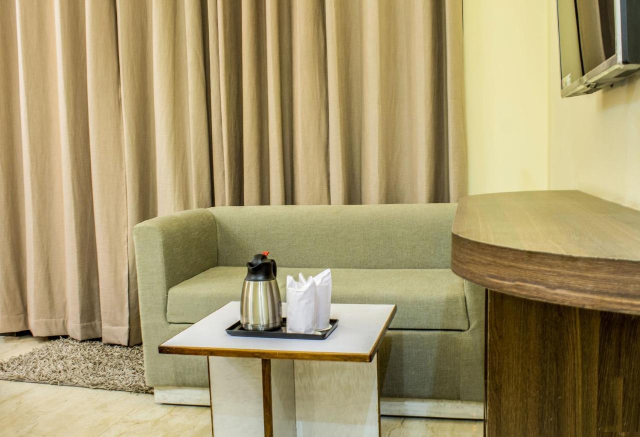 Hotel Lav Kush International Varanasi Exterior photo