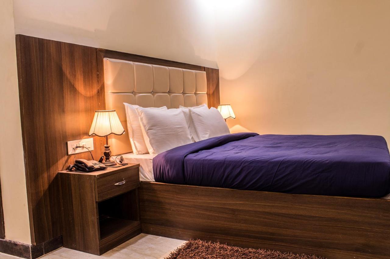 Hotel Lav Kush International Varanasi Exterior photo