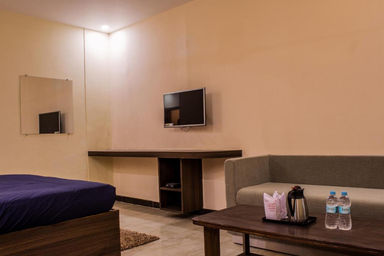 Hotel Lav Kush International Varanasi Exterior photo