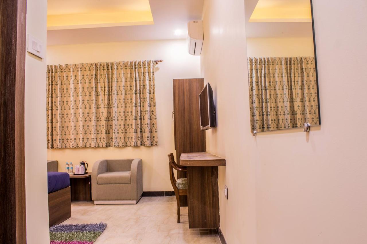 Hotel Lav Kush International Varanasi Exterior photo