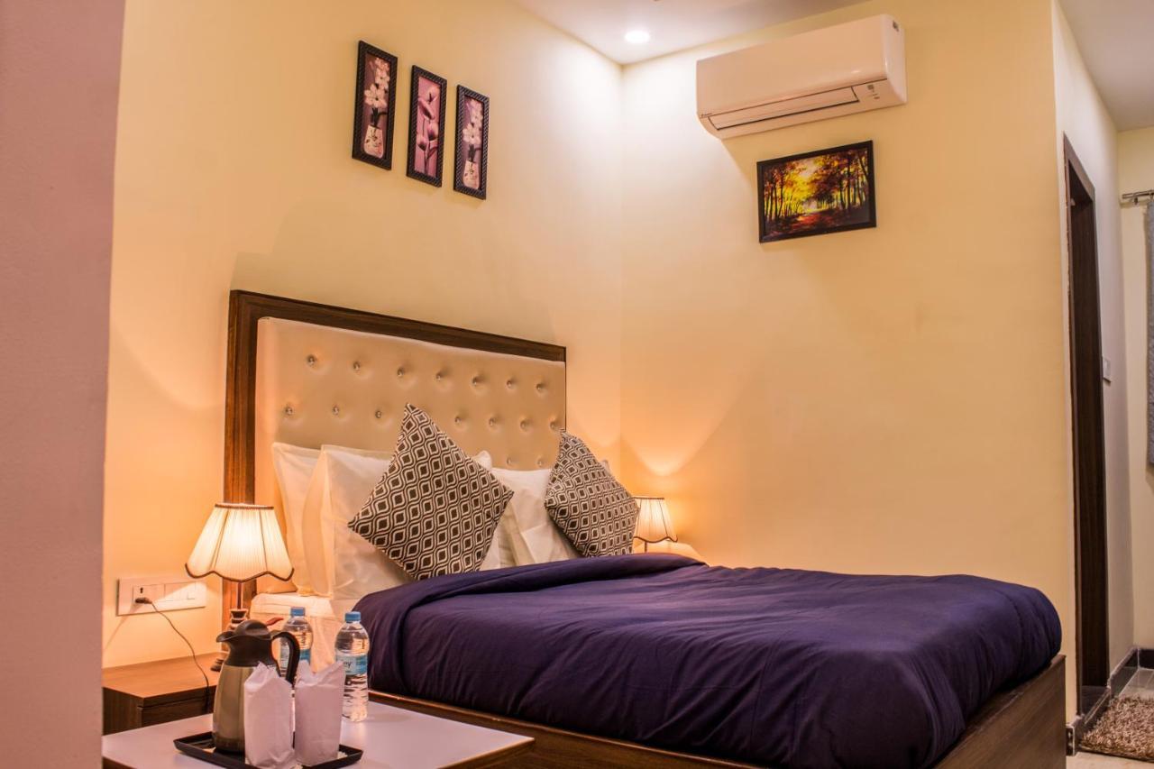 Hotel Lav Kush International Varanasi Exterior photo
