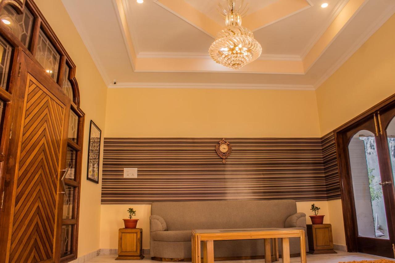 Hotel Lav Kush International Varanasi Exterior photo