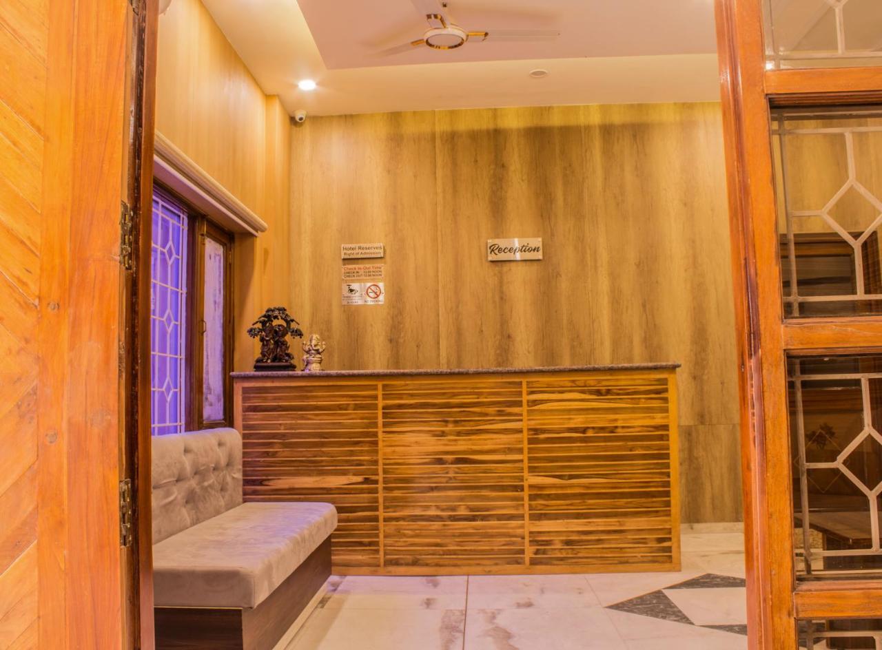 Hotel Lav Kush International Varanasi Exterior photo