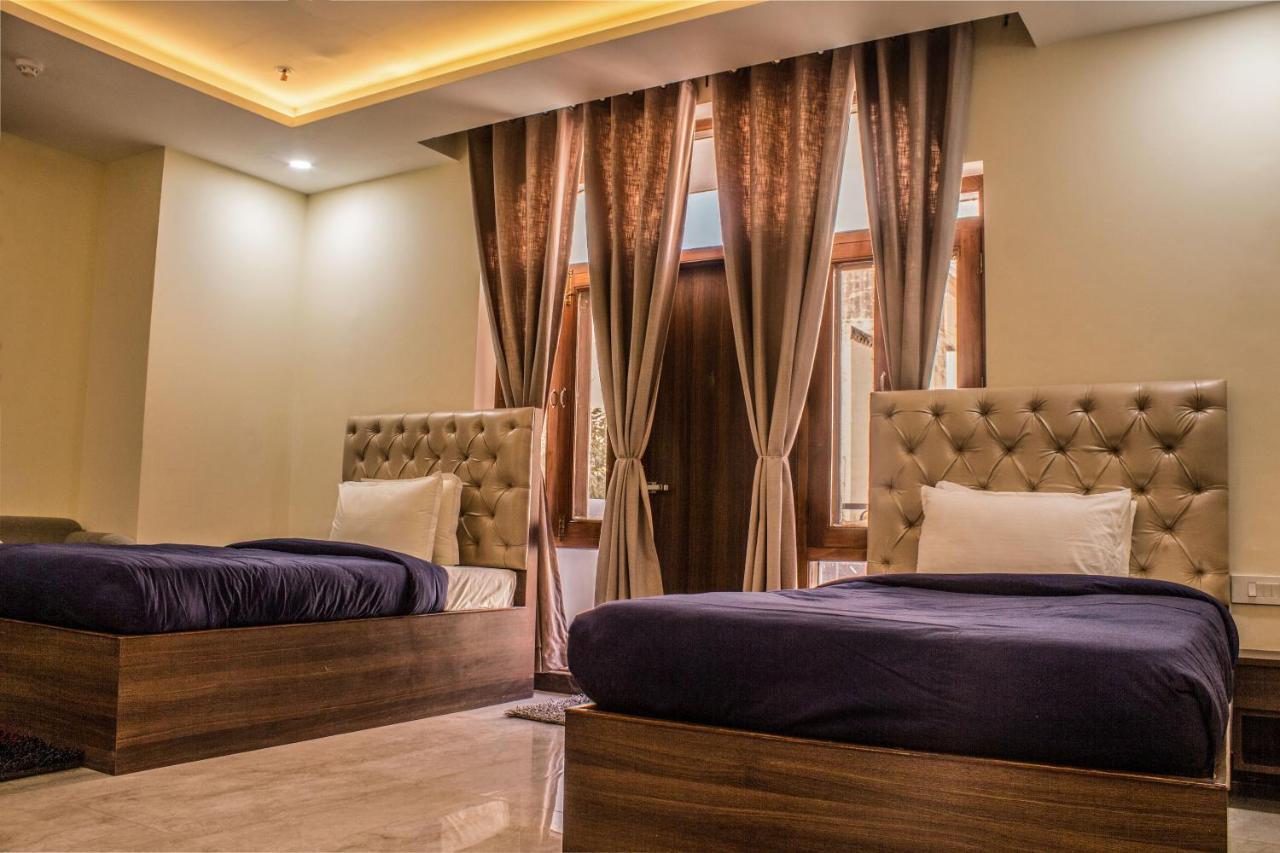 Hotel Lav Kush International Varanasi Exterior photo