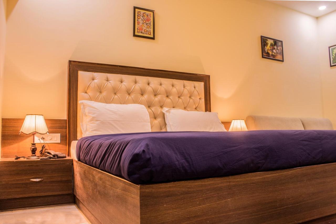 Hotel Lav Kush International Varanasi Exterior photo