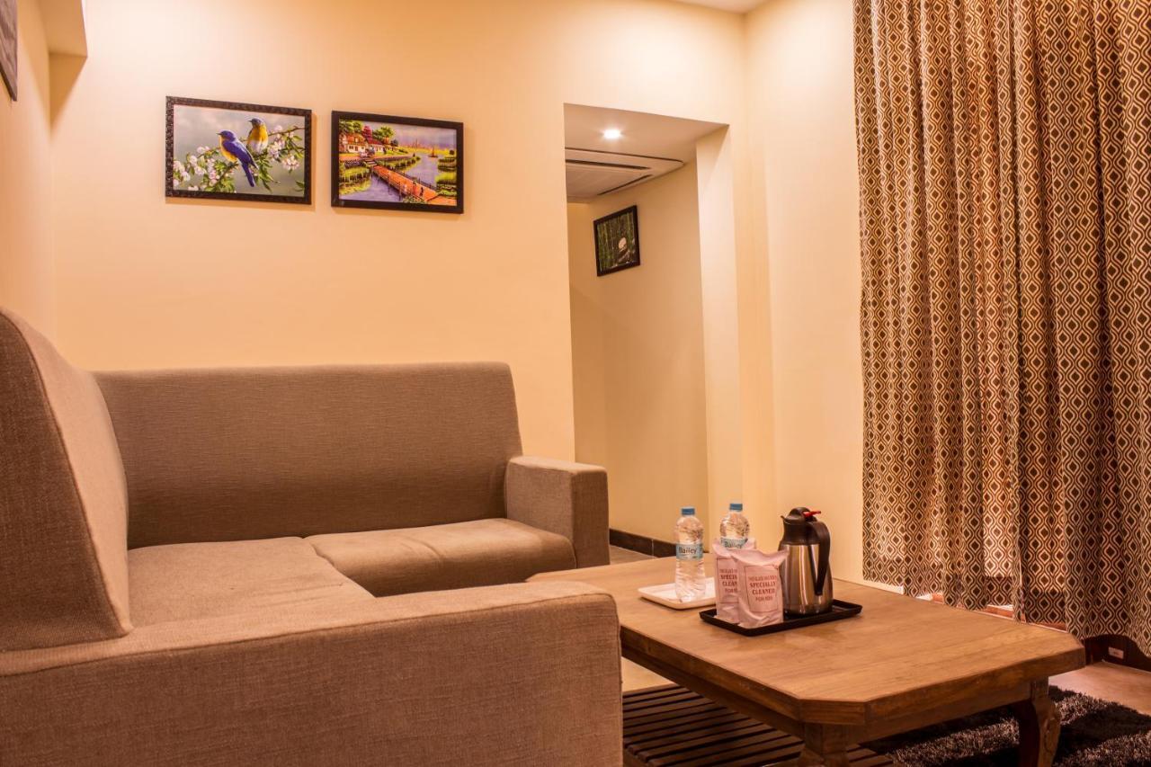 Hotel Lav Kush International Varanasi Exterior photo
