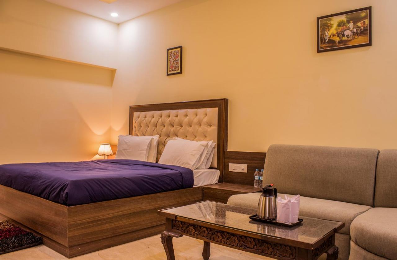 Hotel Lav Kush International Varanasi Exterior photo
