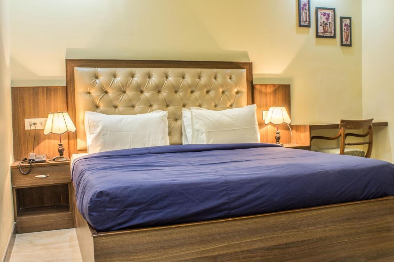 Hotel Lav Kush International Varanasi Exterior photo