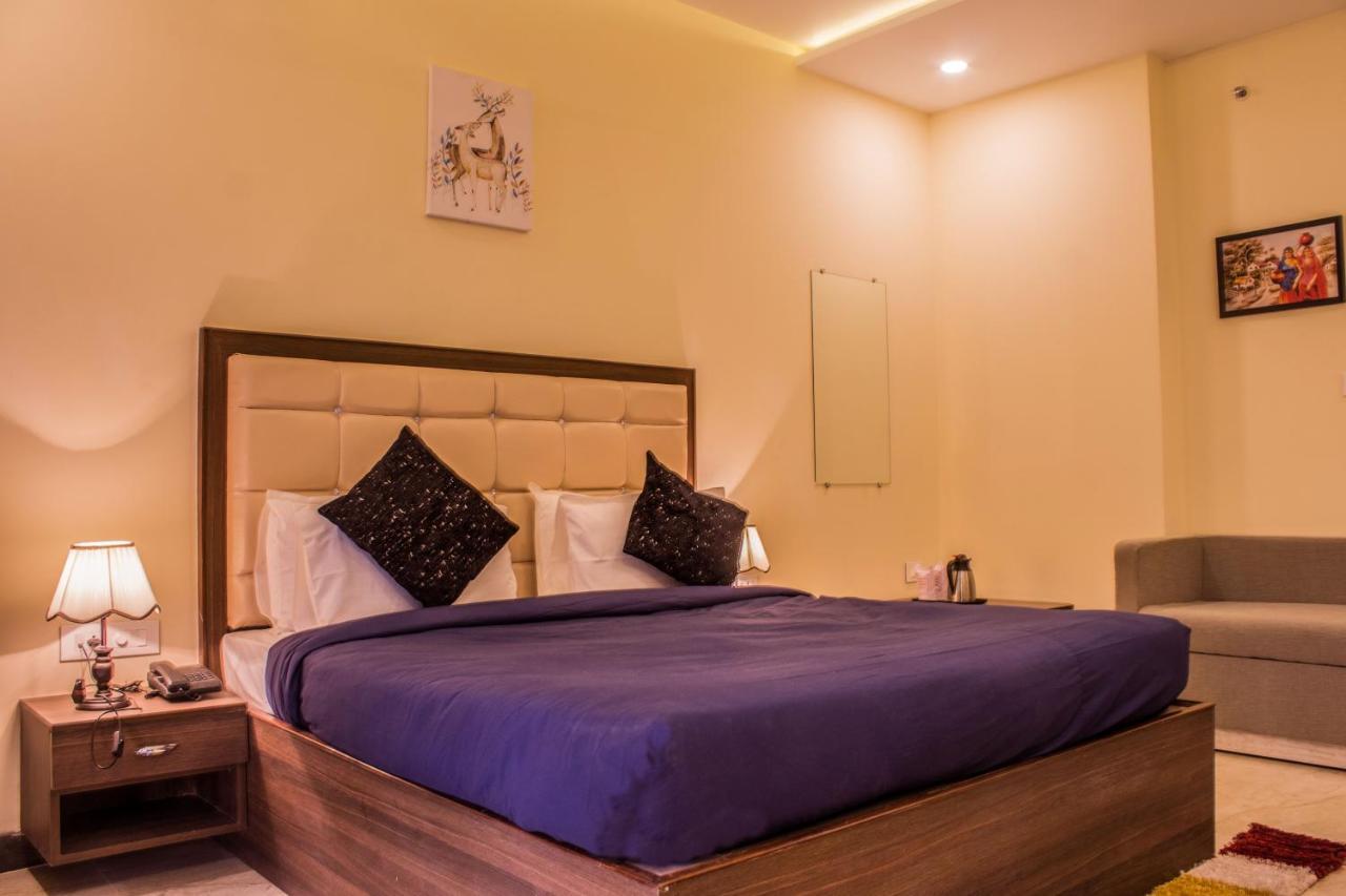 Hotel Lav Kush International Varanasi Exterior photo